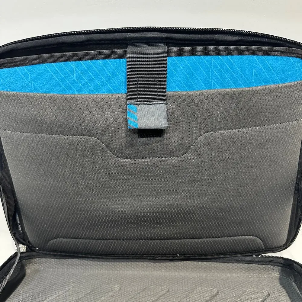 Thule Laptop Case Gauntlet Attache Hard Shell Black Fits Up to 14” MacBook Pro - Picture 11 of 16